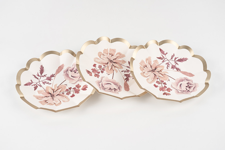 Flower-shaped Paper Plates