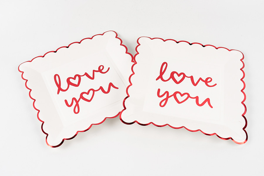 Wave-shaped Paper Plates