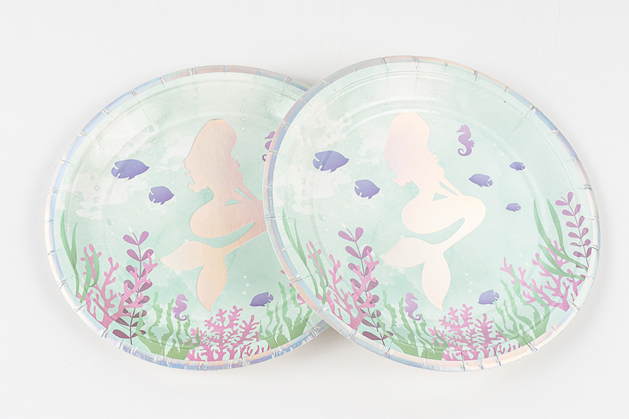 Gold-stamped Round Paper Plates